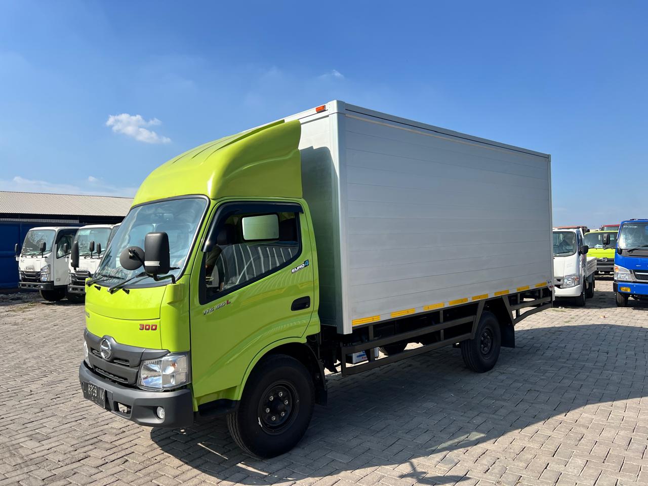 hino-300-115-SDR-Truk-box-aluminium